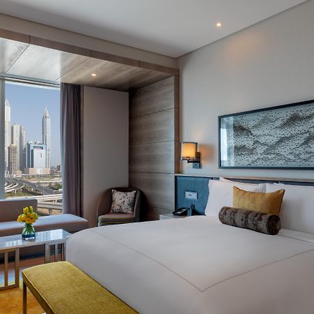 Taj Jumeirah Lakes Towers Hotel Dubai Exterior photo A bedroom at the hotel