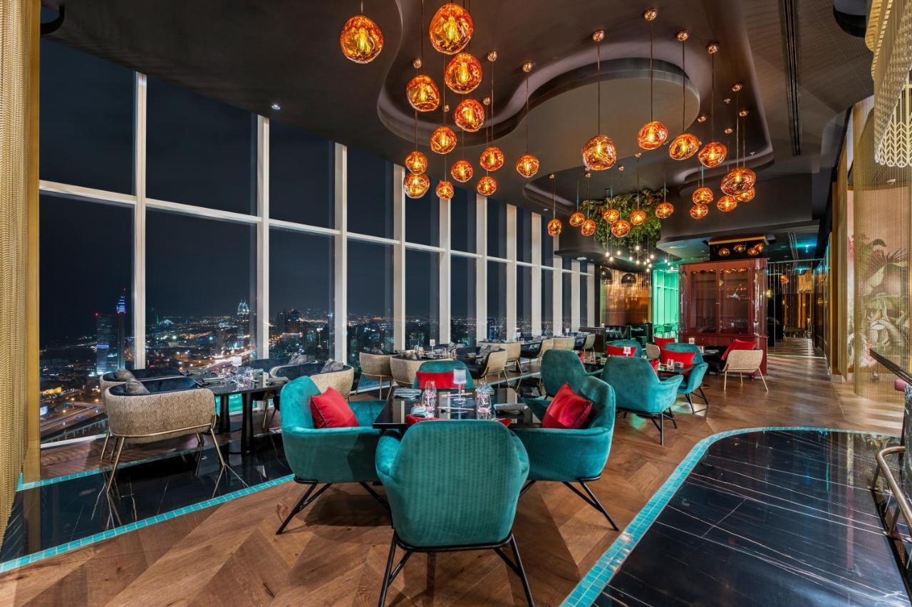 Taj Jumeirah Lakes Towers Hotel Dubai Exterior photo The 360° Sky Lounge