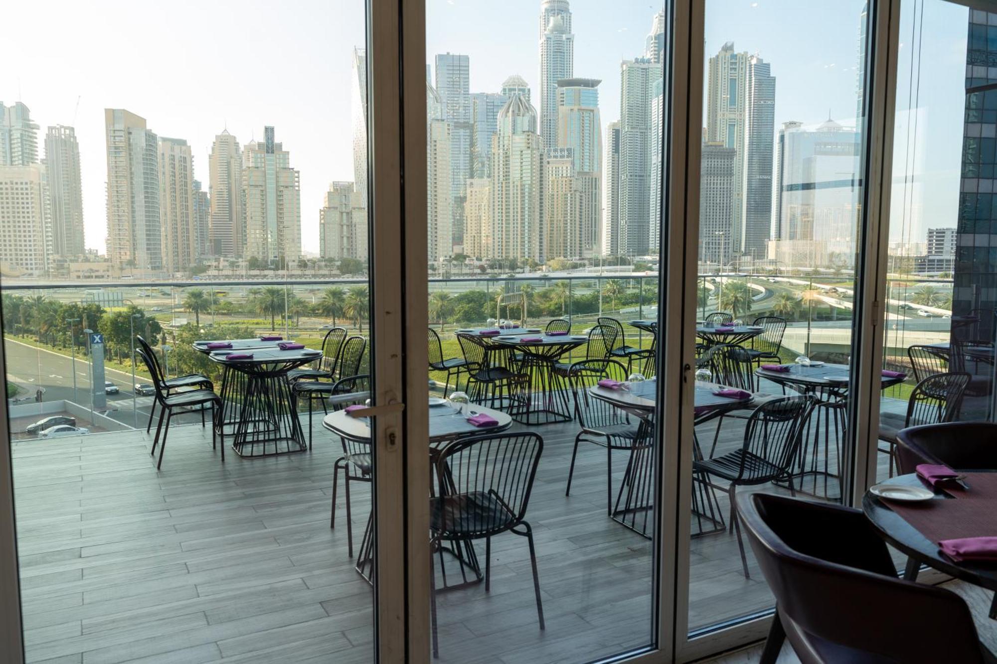 Taj Jumeirah Lakes Towers Hotel Dubai Exterior photo View of the Dubai skyline from the 101 lounge