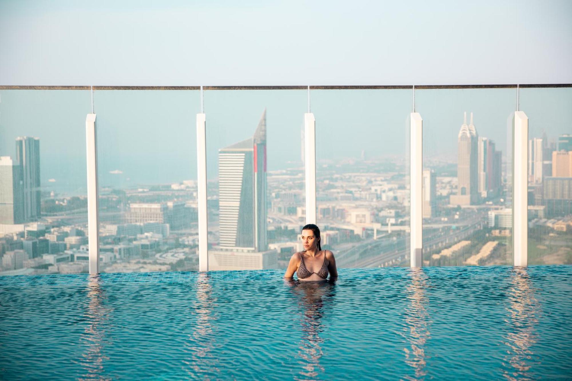 Taj Jumeirah Lakes Towers Hotel Dubai Exterior photo Infinity pool at the Address Downtown