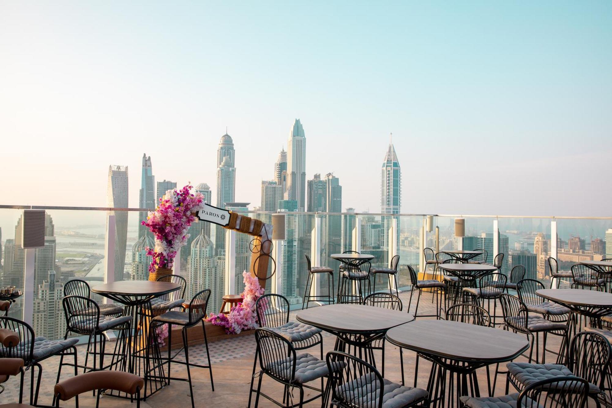 Taj Jumeirah Lakes Towers Hotel Dubai Exterior photo The 360° Sky Bar