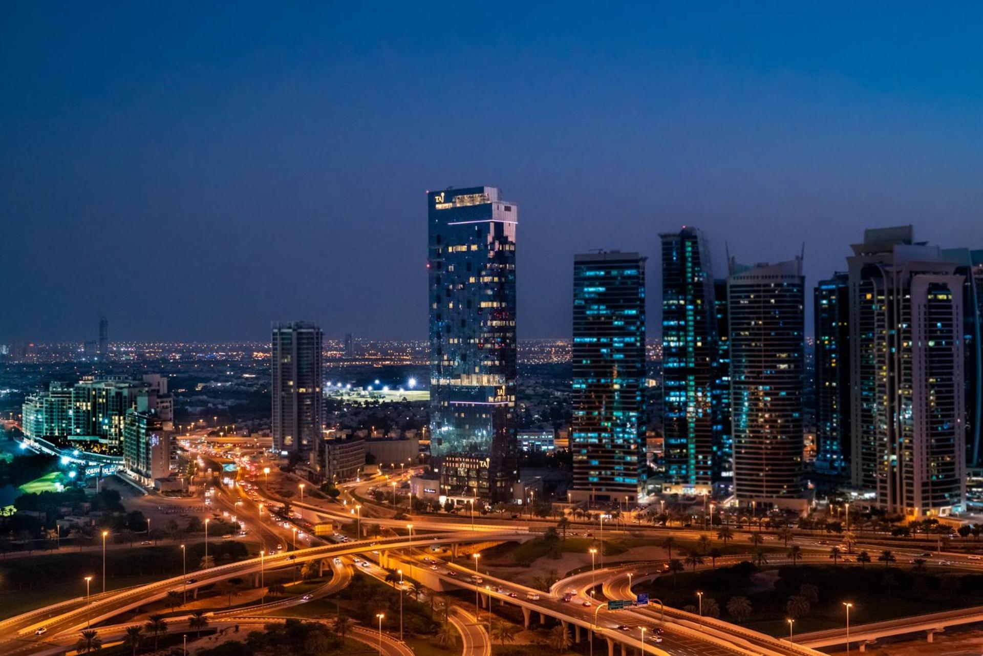 Taj Jumeirah Lakes Towers Hotel Dubai Exterior photo West Bay, Doha