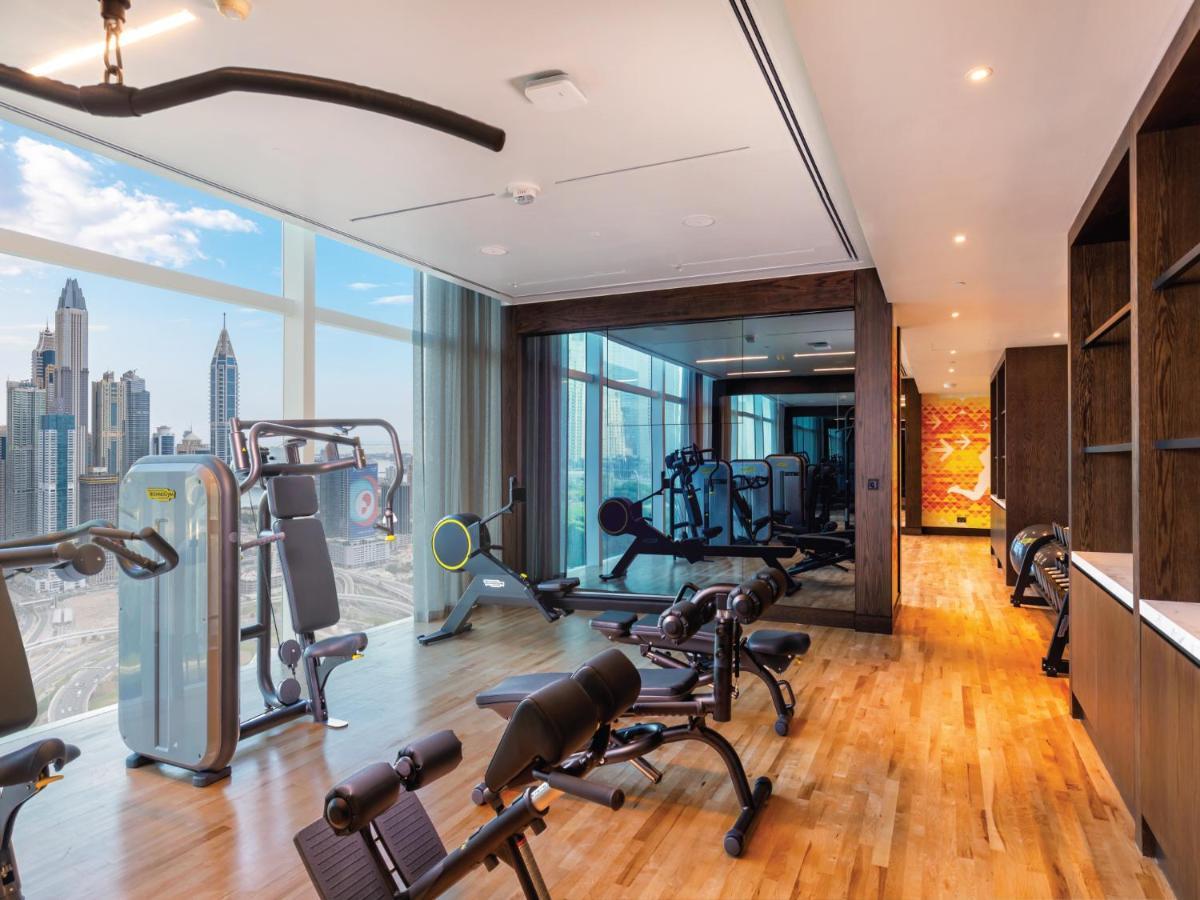 Taj Jumeirah Lakes Towers Hotel Dubai Exterior photo The gym at the 108