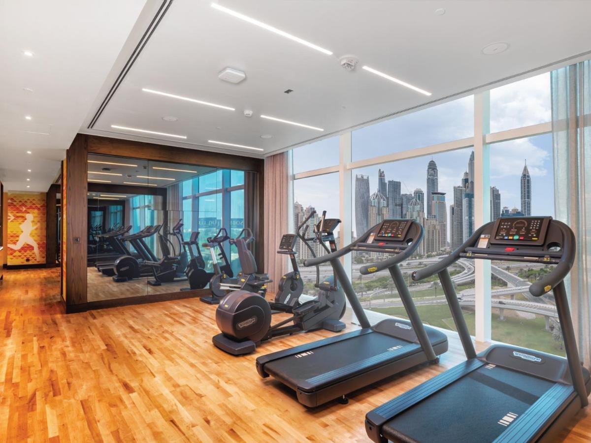 Taj Jumeirah Lakes Towers Hotel Dubai Exterior photo The gym at the hotel